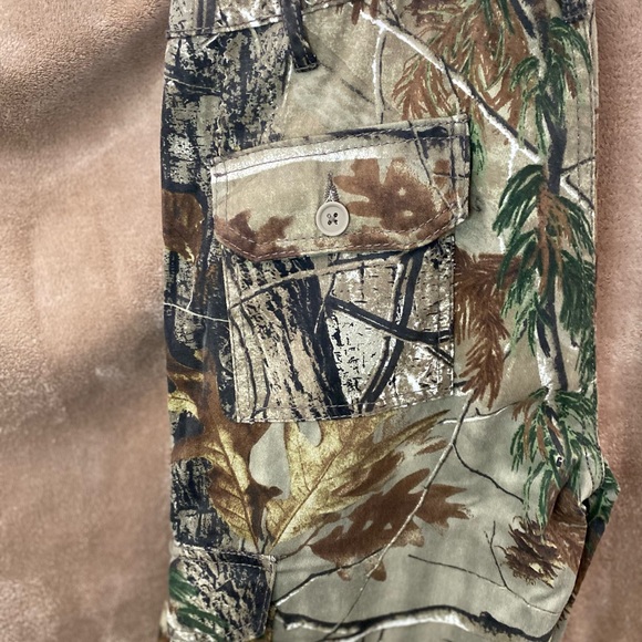 Realtree size small (6/8) ladies camo cargo pants - Picture 2 of 4